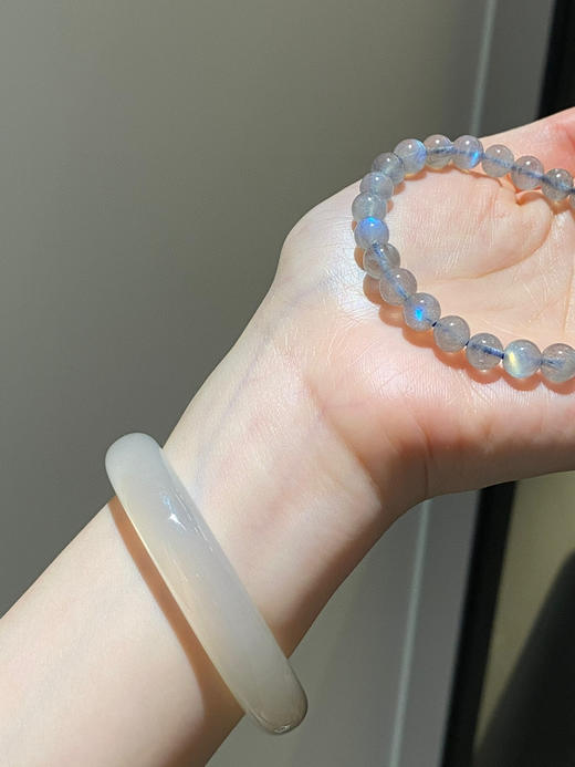 灰光石水晶手串 
简直就是行走的小灯泡💡 商品图1