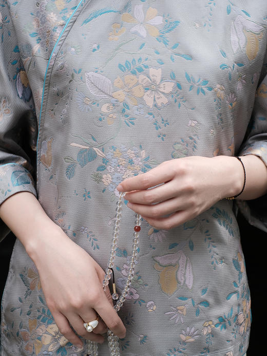 盛唐婧 |真丝花罗步步生花斜襟上衣 商品图2