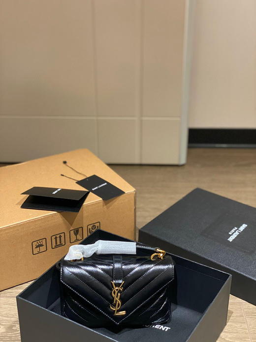 原厂皮品质出 〰️ 
杨树林College亮面裂纹迷你邮差包 商品图7
