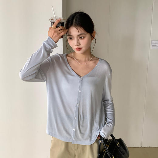 【一件顶4件！夏季醋酸打底衫】简约开衫上衣小个子，面料丝滑透气亲肤，修身纽扣长袖外套薄款防晒披肩罩衫QQ 商品图4