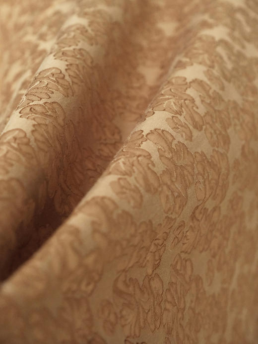 盛唐婧 |圆领团花丝麻提花宽袖上衣-古铜色 商品图6