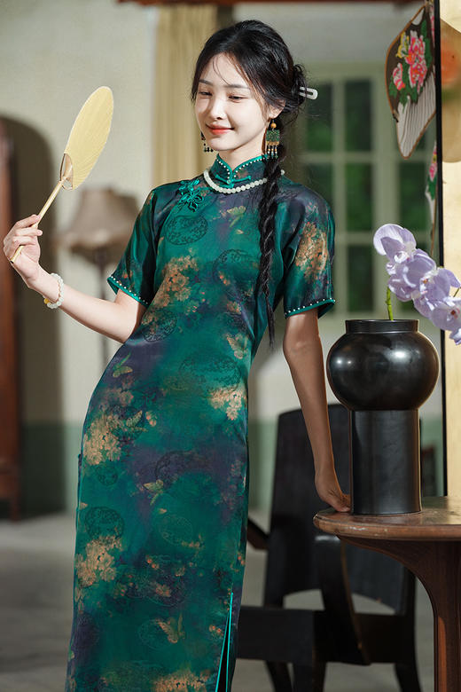 逸红颜明月优选 #『雨棠』重磅限量款!!纯手工高定钉珠红云纱旗袍，清新石绿蝶恋花，高贵典雅 商品图6