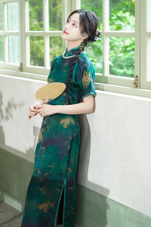 逸红颜明月优选 #『雨棠』重磅限量款!!纯手工高定钉珠红云纱旗袍，清新石绿蝶恋花，高贵典雅 商品图5