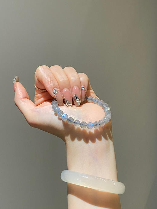 灰光石水晶手串 
简直就是行走的小灯泡💡 商品图2