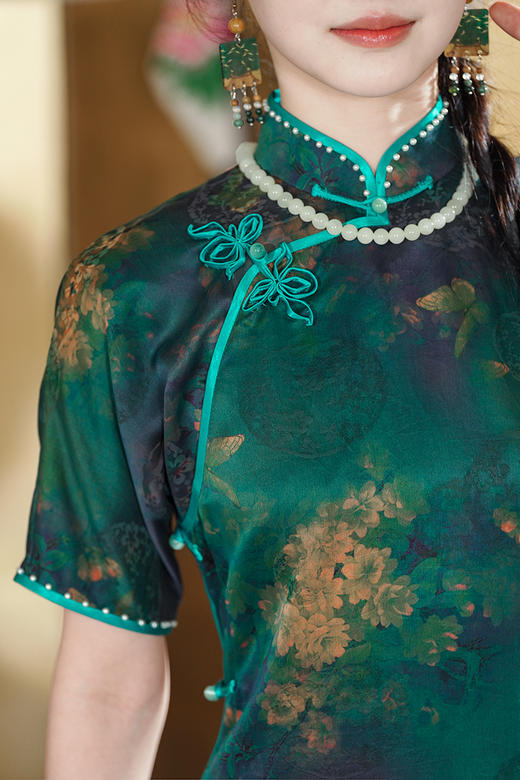 逸红颜明月优选 #『雨棠』重磅限量款!!纯手工高定钉珠红云纱旗袍，清新石绿蝶恋花，高贵典雅 商品图8