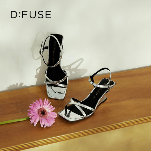 D:FUSE迪芙斯2024夏季新款简约条带坡跟方头OL风凉鞋DF42115167 商品图9