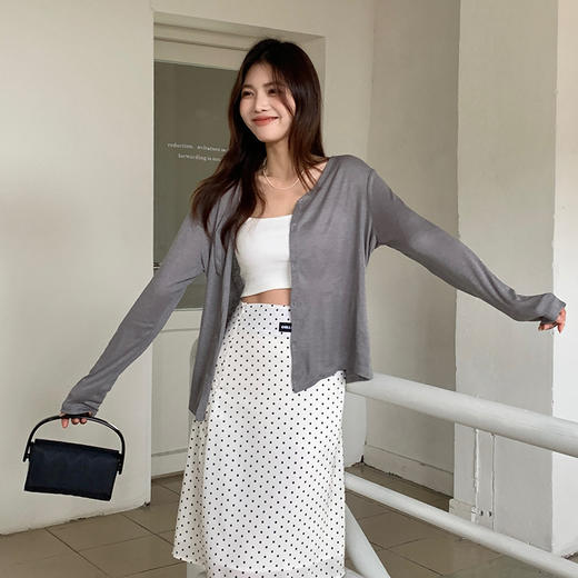 【一件顶4件！夏季醋酸打底衫】简约开衫上衣小个子，面料丝滑透气亲肤，修身纽扣长袖外套薄款防晒披肩罩衫QQ 商品图7