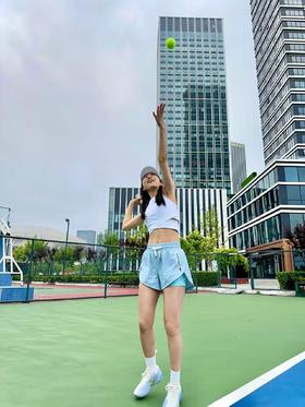 今天是快乐的网球少女