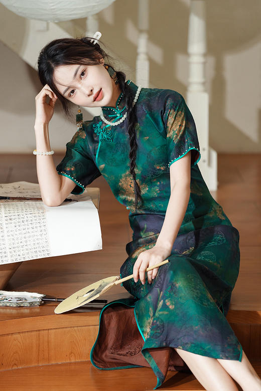 逸红颜明月优选 #『雨棠』重磅限量款!!纯手工高定钉珠红云纱旗袍，清新石绿蝶恋花，高贵典雅 商品图7