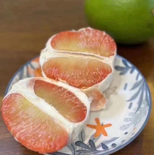 翡翠柚色泽红润 🔅肉质细嫩💧汁水丰富 ！口感甜度适中 ，是补充维生素和去火气的最佳选择❤一个口感爆棚的柚子[鼓掌] 商品图13