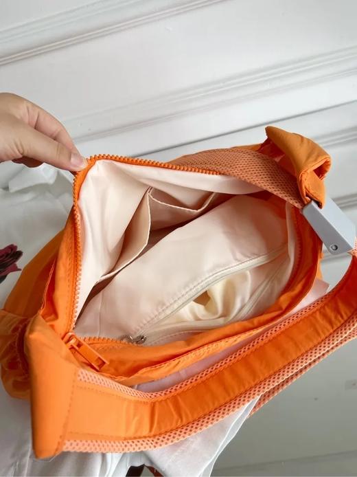 【防水 轻便 0负担】防晒出行挎包  品牌质感防晒面料 自重敲轻 容量巨大 通勤休闲都让你好看~ 商品图4