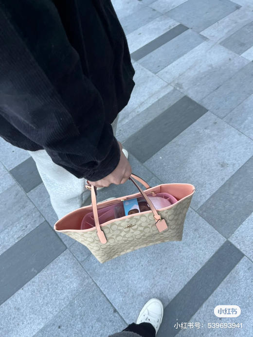 纯原单coach蔻驰 5696 最新奥莱款  卡其拼粉 商品图6