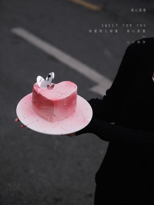 心心相印（巧克力喷霜奶油蛋糕，常温后会有裂纹） 商品图3