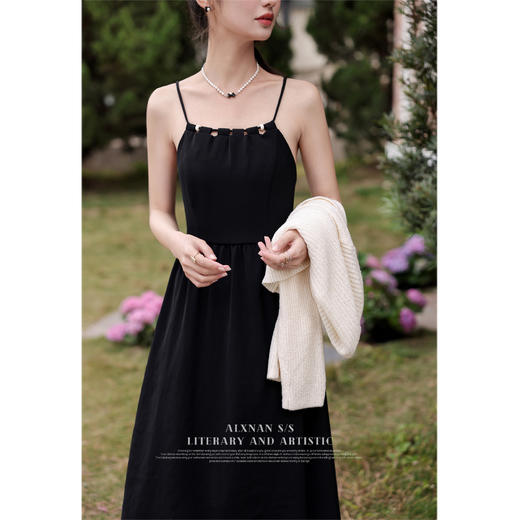 鹿向南《纯肉呢喃》法式黑色吊带连衣裙女春季女装内搭显瘦裙子 商品图2