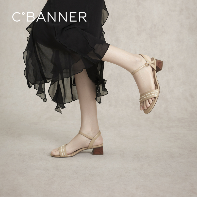 千百度粗跟一字带凉鞋女夏季露趾绝美配裙子凉鞋A24355060