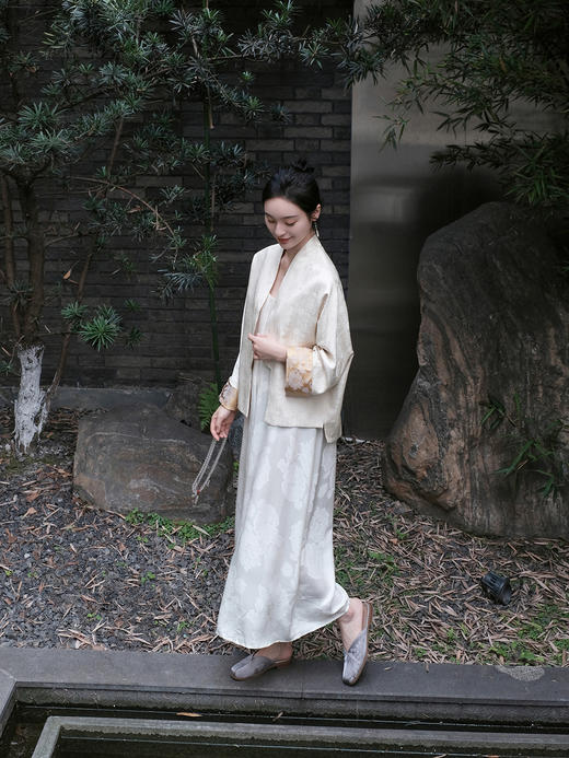 盛唐婧 |双面穿小团龙真丝外套 商品图6