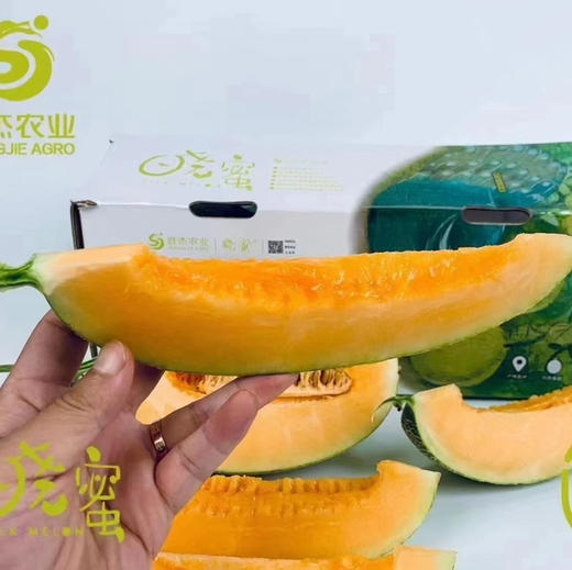 胜杰蜜瓜🍈甜如蜜--甘甜醇厚甜度可达17°+；汁水多--果汁充盈 脆爽可口 ；香味浓--甜香袭人 果香奶香 交融这就是嘎嘎脆甜👑丝路晓蜜®🍈 商品图1