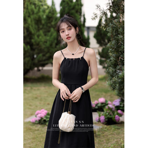 鹿向南《纯肉呢喃》法式黑色吊带连衣裙女春季女装内搭显瘦裙子 商品图1