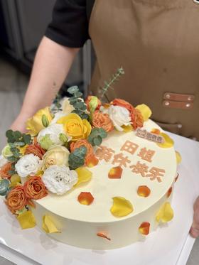 黄色系鲜花装饰 定制款蛋糕