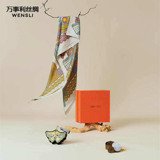 万事利“花飞蝶舞”丝巾香薰礼盒 商品图1