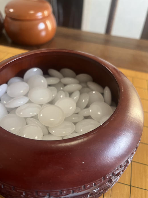 天然玉石围棋：新疆和田玉青玉黑子+金丝玉白子+雕龙红木罐 商品图10