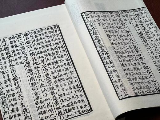 《宋椠本世说新语》，南朝 刘义庆著，6开，线装，一函五巨册，福建美玉堂粉连纸影印，黄山书社2019年一版一印，仅印200套。定价2580，售价1248。 商品图6