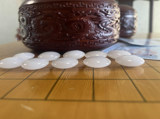 天然玉石围棋：新疆和田玉青玉黑子+金丝玉白子+雕龙红木罐 商品图6