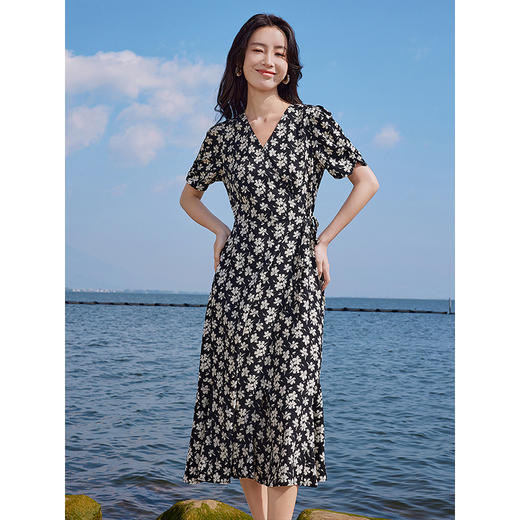 【五折购】熙世界法式复古黑色碎花连衣裙夏新款收腰长裙子显瘦V领茶歇裙 商品图2