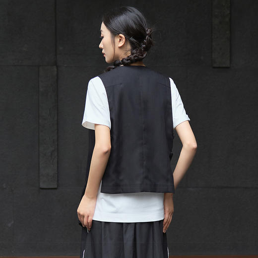 famecoco范可儿品牌原创不规则马甲女夏v领叠穿马夹FAC3CA012 商品图5