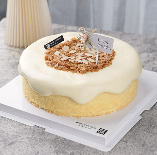 海盐芝士爆浆-松软的戚风蛋糕上面淋上一层芝士浆，再搭配百利脆脆片，让你咬上一口就再也停不下来 商品图1