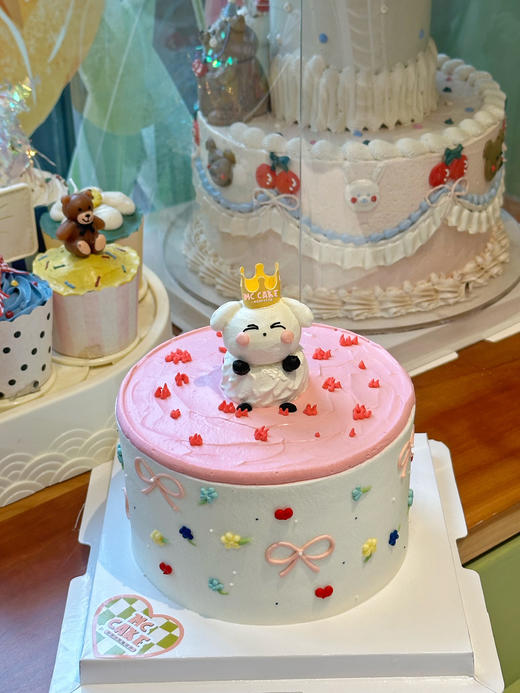 卡通小羊立体手绘蛋糕 商品图0