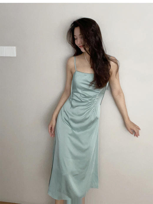 年终特惠 不退不换！！！ptcoling小可另  原创设计收腰褶皱丝感开衩裙 商品图1