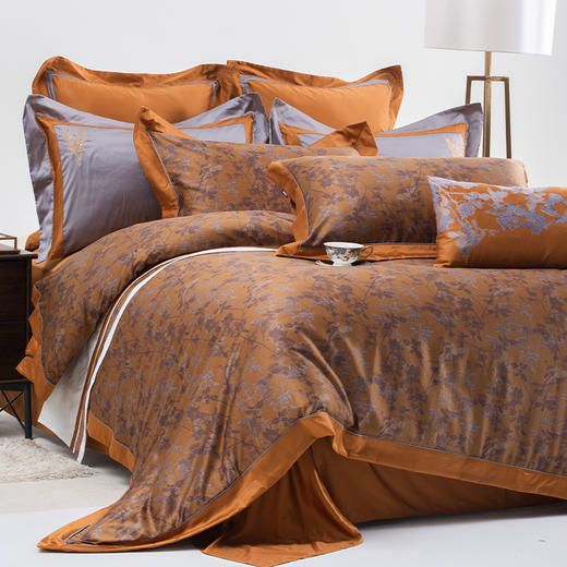 多喜爱全棉70S云丝缎六件套 玉金摇曳【配套抱枕】【肌理工艺】【礼盒包装】【宽边枕套设计】经典系列新中式风格 光泽柔美手感顺滑 商品图1