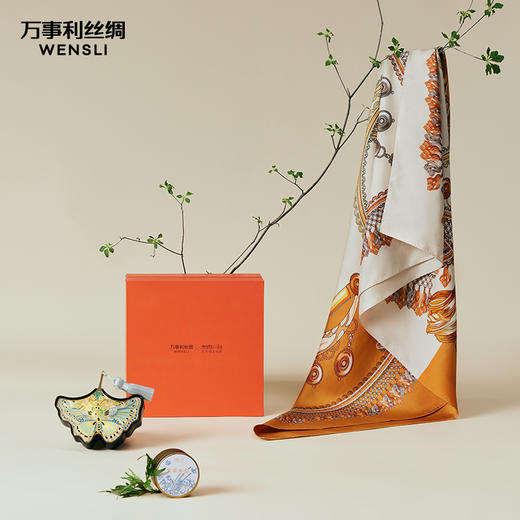 万事利“花飞蝶舞”丝巾香薰礼盒 商品图0
