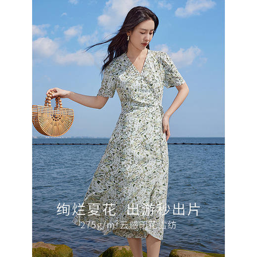 【专属特价】熙世界一片围裹式系带收腰气质碎花连衣裙夏季新款V领茶歇裙子 商品图1