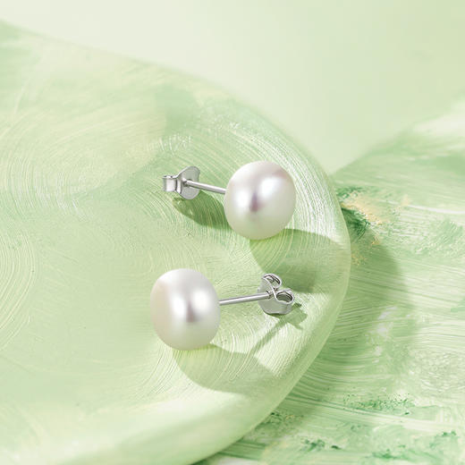 周六福S925银珍珠耳钉女白色馒头珠简约优雅素淡水珍珠耳饰送女友 商品图4