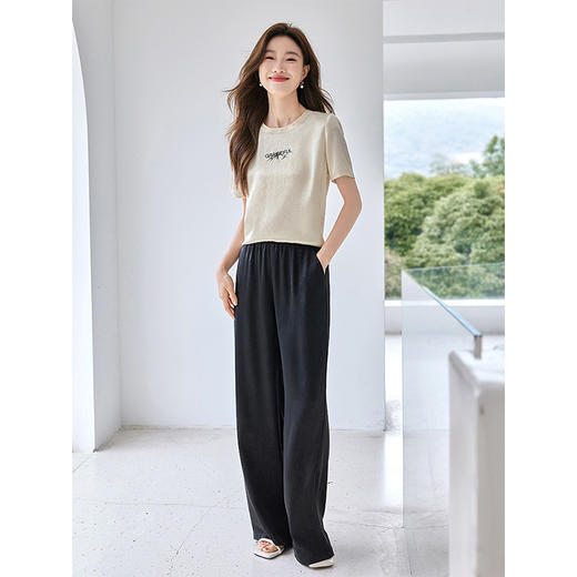 【专属特价】熙世界光泽感褶皱缎面雪纺衫短袖休闲圆领宽松T恤2025夏装新款 商品图3