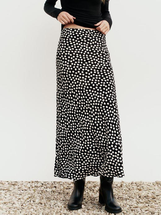 【波点长款鱼尾人丝半裙】25早秋人丝混棉度假休闲风半身裙女7509（货号：24sy7509bq） 商品图2