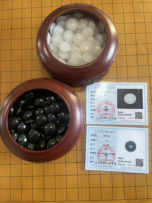 天然玉石围棋：新疆和田玉青玉黑子+金丝玉白子+雕龙红木罐 商品图0