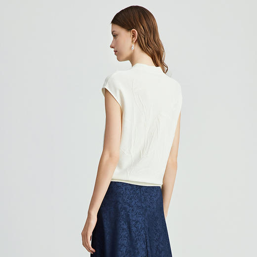 EITIE爱特爱夏新款中式盘扣兰草绣花淡雅温柔直筒针织衫上衣B2401326 商品图4