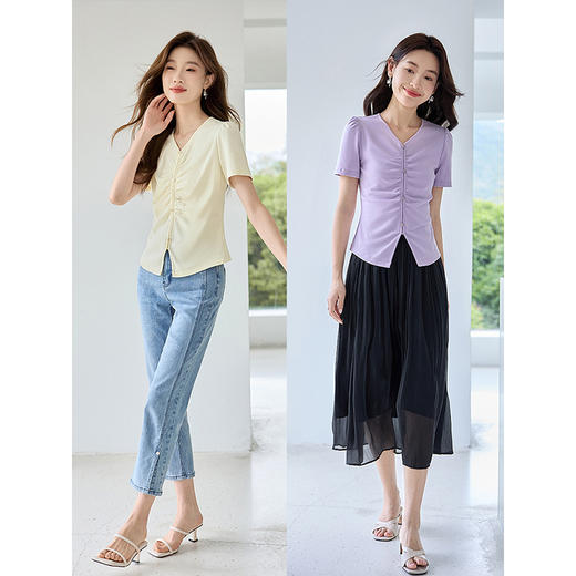 【专属特价】熙世界褶皱正肩t恤夏季2025年新款显瘦设计感开叉V领短袖上衣 商品图3