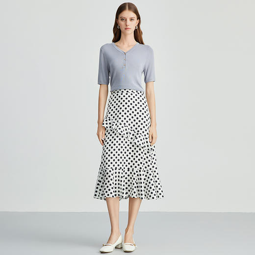 EITIE爱特爱夏季新款舒适轻薄莱赛尔蚕丝短袖V领纯色针织T恤B2401330 商品图10