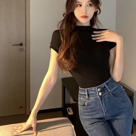 【纯欲高领正肩修身短袖t恤】优质面料厚实不透肉，排汗舒适透气性好，夏季紧身收腰短款辣妹上衣内搭外穿QQ 商品图2