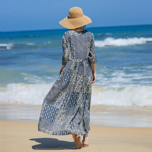绽放旅行女装338朵/蓝染效果印花v领海边度假宽松文艺亚麻连衣裙 商品图3