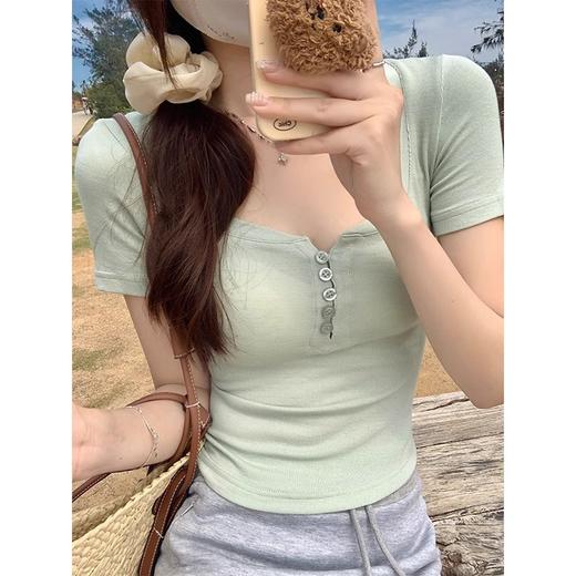 【新款设计感，半开纽扣短袖t恤】所见即所得2025夏季新款U领正肩修身性感装，美式紧身显瘦短款纯欲辣妹小上衣打底外穿QQ 商品图4