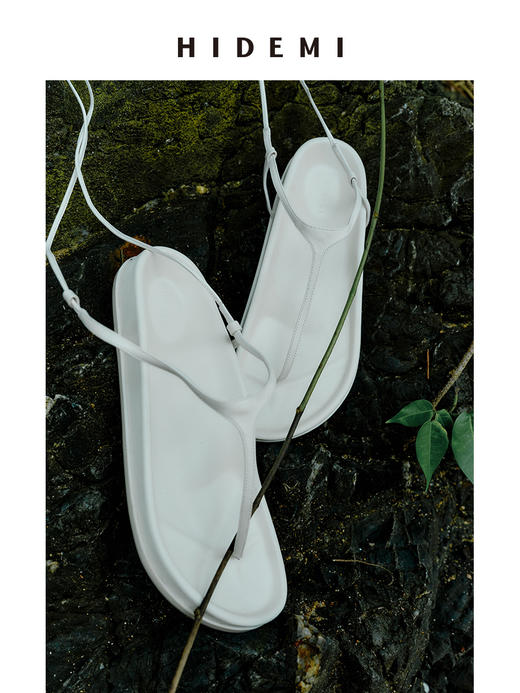 HIDEMI 极简夹脚人字绑带式厚底白色凉鞋 商品图9