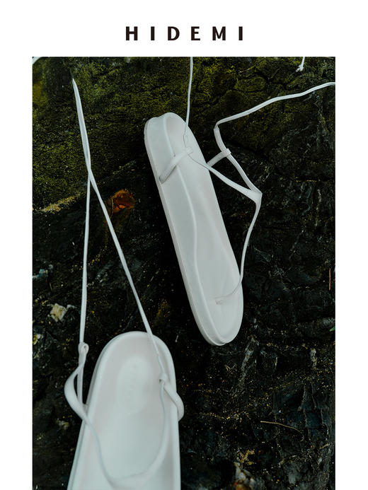 HIDEMI 极简夹脚人字绑带式厚底白色凉鞋 商品图12