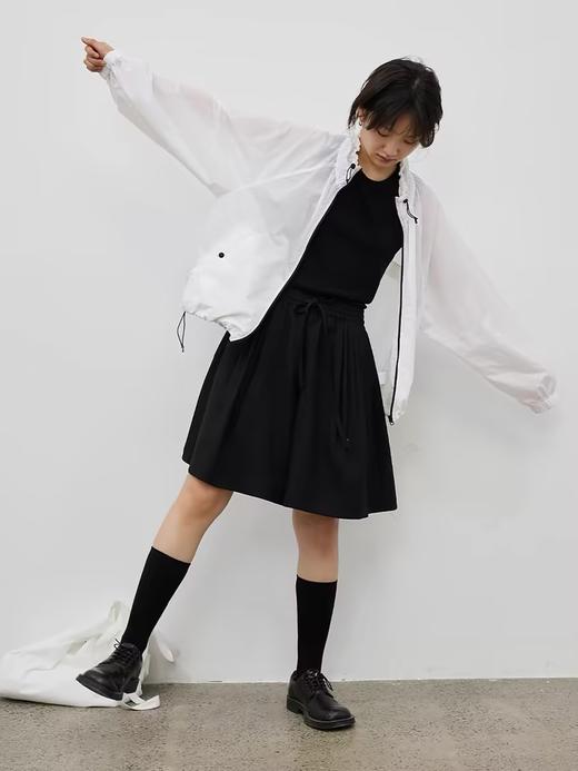 步履不停/4B41099C/仿麻感松紧腰黑色五分短裙裤 商品图4