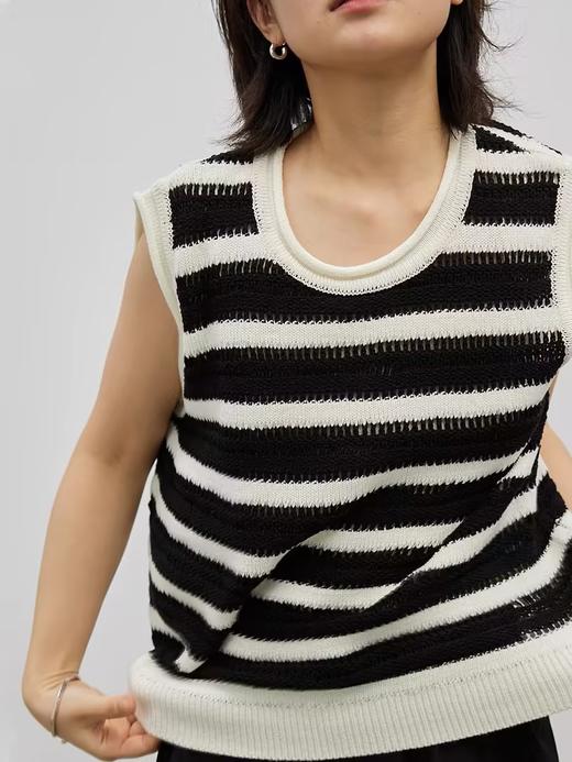 步履不停/4B12020C/镂空多巴胺黑白条纹针织无袖背心坎肩 商品图2
