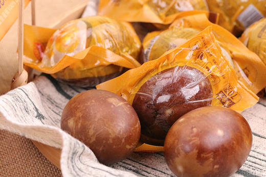 【轻盐蟹皇蛋礼】古法裹红泥烤制，轻咸淡淡柴烤香，蛋黄质细且油多 商品图2